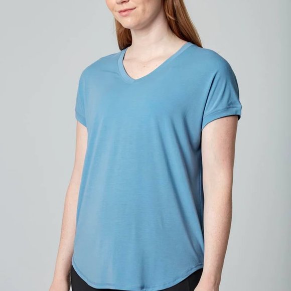 NWT Mondetta Women Ultra Soft Short Sleeve V-Neck Tee Dust Blue Size M $45 2B256 - Picture 1 of 2